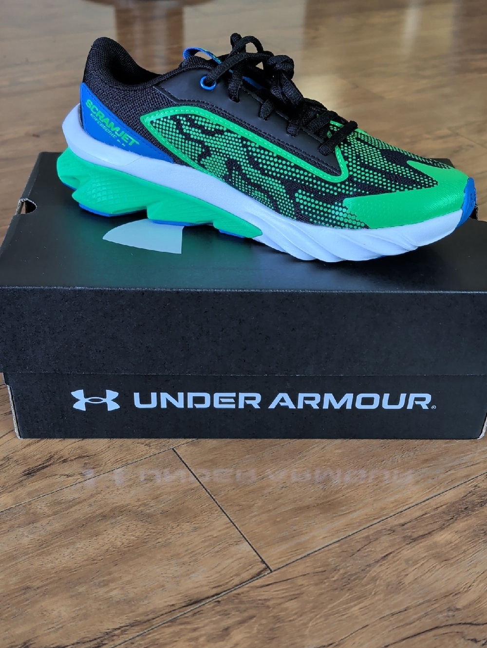Under Armour BGS Charged Neon Green/Black Scramjet 4 Sneakers - Size 7Y (NWT)
